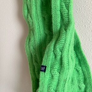 GREEN GAP SCARF!